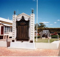 Gayndah War Memorial - Tourism Guide