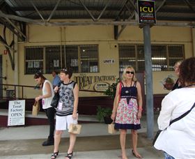 Shire Shuttle Bus  - Tourism Guide 4