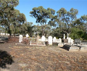 Wentworth Cemetery - Tourism Guide 1