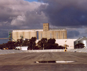 Co-operative Bulk Handling (CBH) Wheat Storage And Transfer Depot - Tourism Guide 1