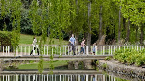 Commonwealth Park - Tourism Guide 6