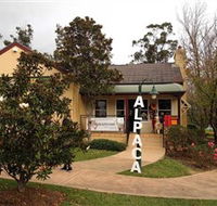Australian Alpaca Barn - Hunter Valley Gardens - Tourism Guide