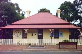 Dredges Cottage - Tourism Guide 0