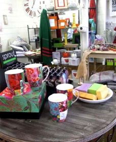 The Famous Tinonee Cafe And Gift Shop - Tourism Guide 0