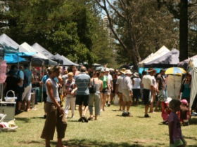Broadbeach Art And Craft Markets - Travel Agents 1