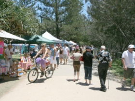 Broadbeach Art And Craft Markets - Travel Agents 2