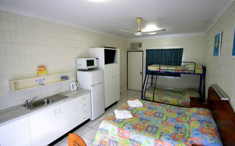 Tropical Palms Inn - Tourism Guide 2
