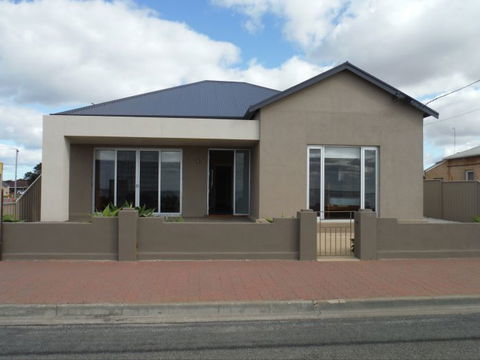 Stansbury Beach House - Tourism Guide 0