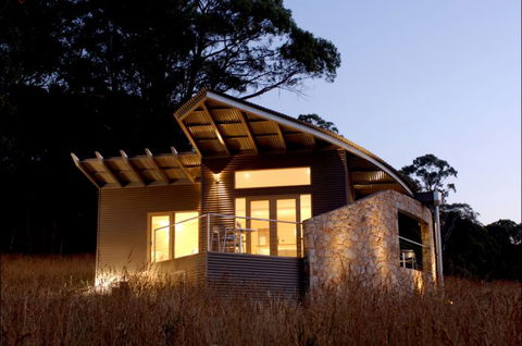 The Buckland - Studio Retreat - Tourism Guide 0