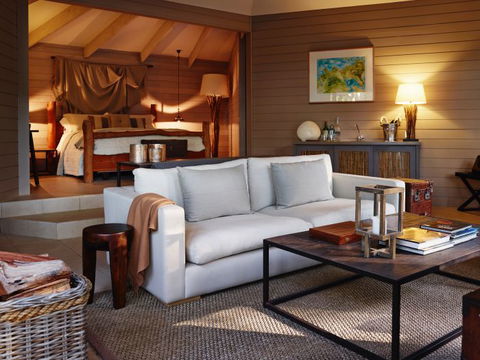Pretty Beach House - Tourism Guide 0