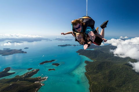 Airlie Beach Tandem Skydive - Tourism Guide 7