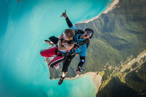 Airlie Beach Tandem Skydive - Tourism Guide 6