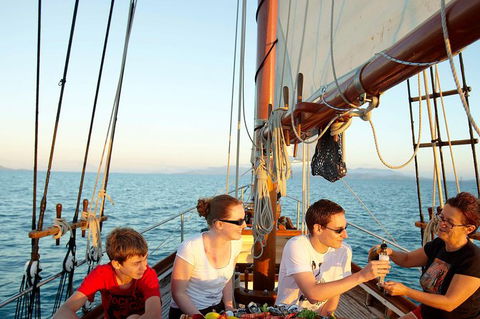 Whitsundays Sunset Sailing Cruise - Tourism Guide 2