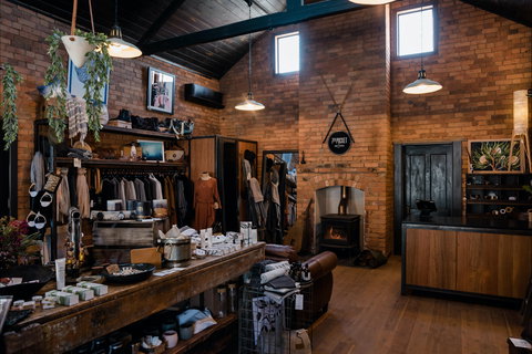 7th Pocket - Travel Agents 1