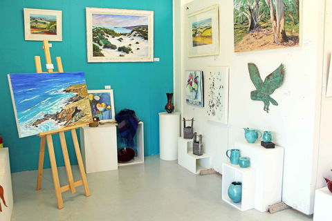 Artworks Gallery - Tourism Guide 0