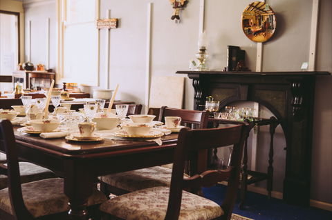Carmen's Collectables - Tourism Guide 0