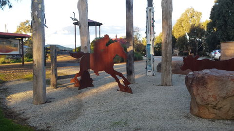 Mansfield Arts Walk - Tourism Guide 1