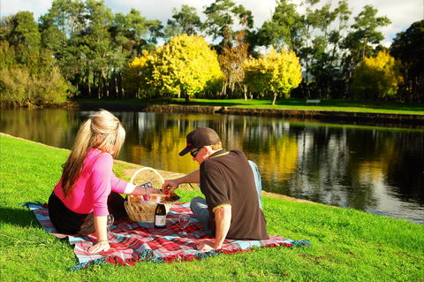 Bells Parade Reserve - Tourism Guide 2