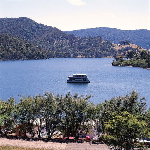 Lake Eildon - Travel Agents 1