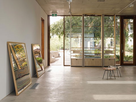 Nishi Gallery - Tourism Guide 1