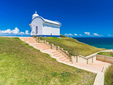 Tacking Point Lighthouse - Travel Agents 0