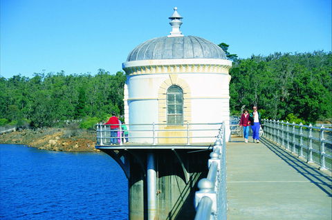Mundaring Weir - Cruises Travel 1