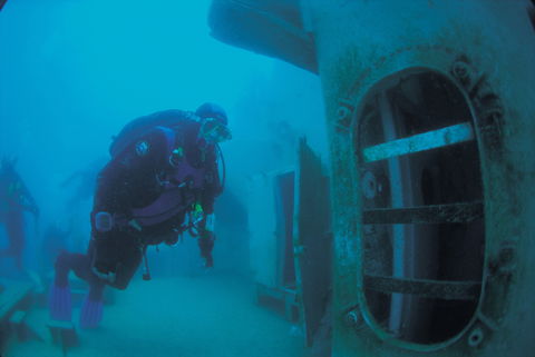 Ex HMAS Hobart Dive Site - Tourism Guide 2