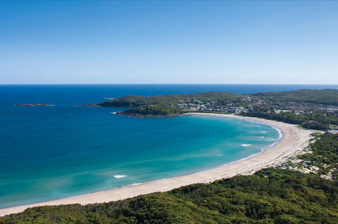 Fingal Bay Beach - Tourism Guide 0