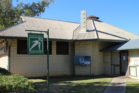Hartley Street School - Tourism Guide 0