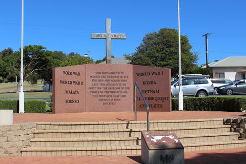 Port Lincoln War Memorial - Cruises Travel 0