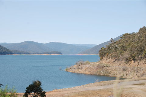 Dartmouth Dam Wall Picnic Area - Cruises Travel 2