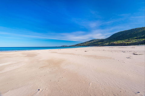 Island Beach - Tourism Guide 0