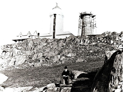 Low Head Lighthouse - Tourism Guide 1