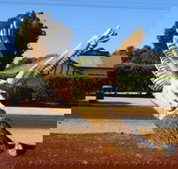 Loxton Tree sculptures - Tourism Guide