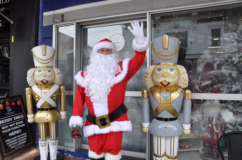 Mrs Claus And Santa - Cruises Travel 0
