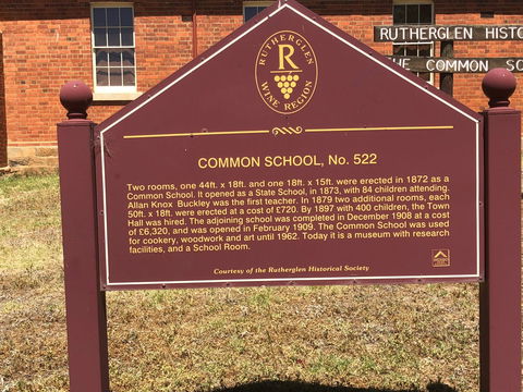 Rutherglen Common School Museum - Tourism Guide 1