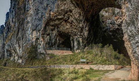 Yarrangobilly Caves – Castle Walk - Travel Agents 0