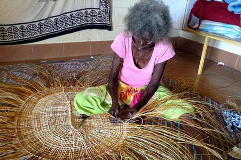 Gay-Wu Woman\'s 5 Day Yolngu Homeland Tour - Tourism Guide 4