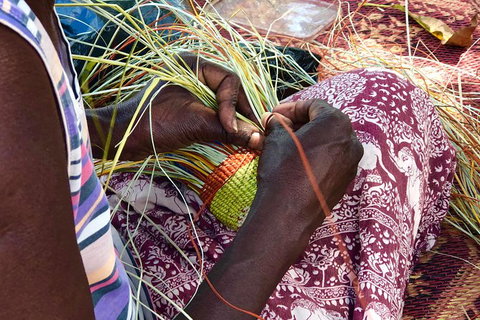 Gay-Wu Woman\'s 5 Day Yolngu Homeland Tour - Tourism Guide 3