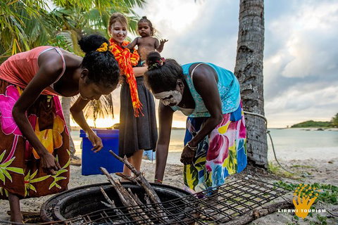 Gay-Wu Woman\'s 5 Day Yolngu Homeland Tour - Tourism Guide 7