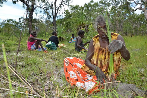 Gay-Wu Woman\'s 5 Day Yolngu Homeland Tour - Tourism Guide 9