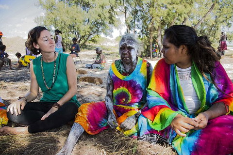 Gay-Wu Woman\'s 5 Day Yolngu Homeland Tour - Tourism Guide 5
