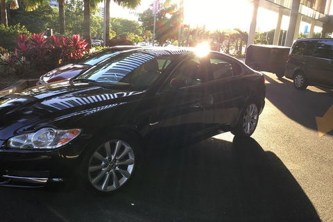 Jaguar Limousine Transfer Cairns Airport To City Or Return - Tourism Guide 3