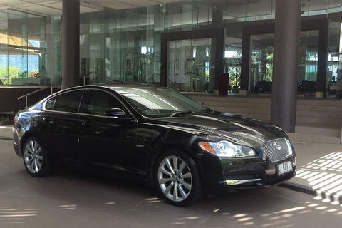 Jaguar Limousine Transfer Cairns Airport To City Or Return - Tourism Guide 5