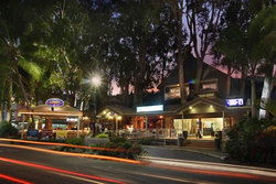 Apres Beach Bar & Grill - Palm Cove - Tourism Guide 3
