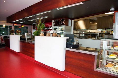 The Park Hotel Motel - Travel Agents 1