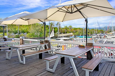 Hemingway's Brewery Port Douglas - Travel Agents 0