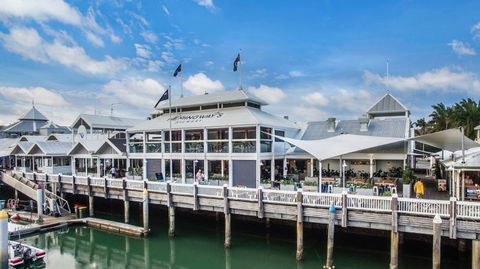 Hemingway's Brewery Port Douglas - Travel Agents 1