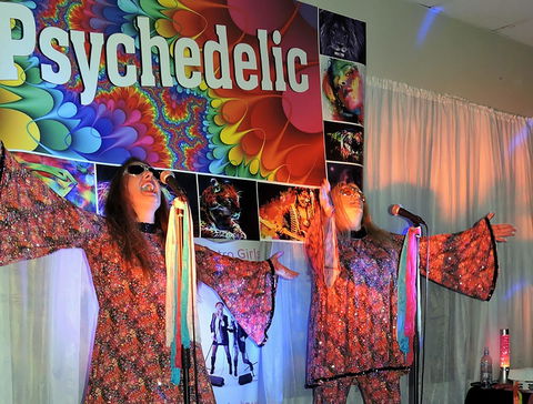 Psychedelic 70s Show The Retro Girls - Tourism Guide 0
