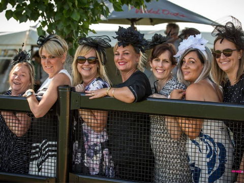 Foodies Race Day And Night Markets - Travel Agents 2
